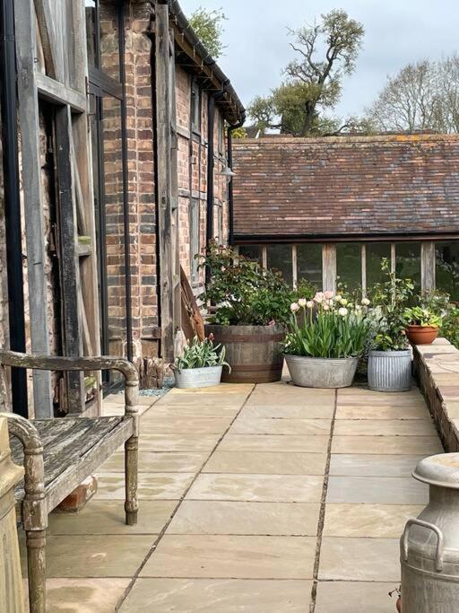 The Cart House - Beautiful Contemporary Barn - Hot Tub Apartment บริดจ์นอร์ท ภายนอก รูปภาพ