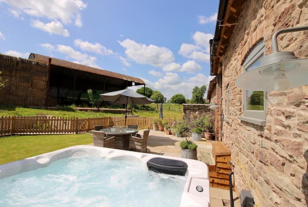 The Cart House - Beautiful Contemporary Barn - Hot Tub Apartment บริดจ์นอร์ท ภายนอก รูปภาพ