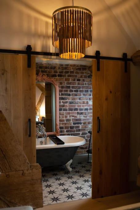 The Cart House - Beautiful Contemporary Barn - Hot Tub Apartment บริดจ์นอร์ท ภายนอก รูปภาพ