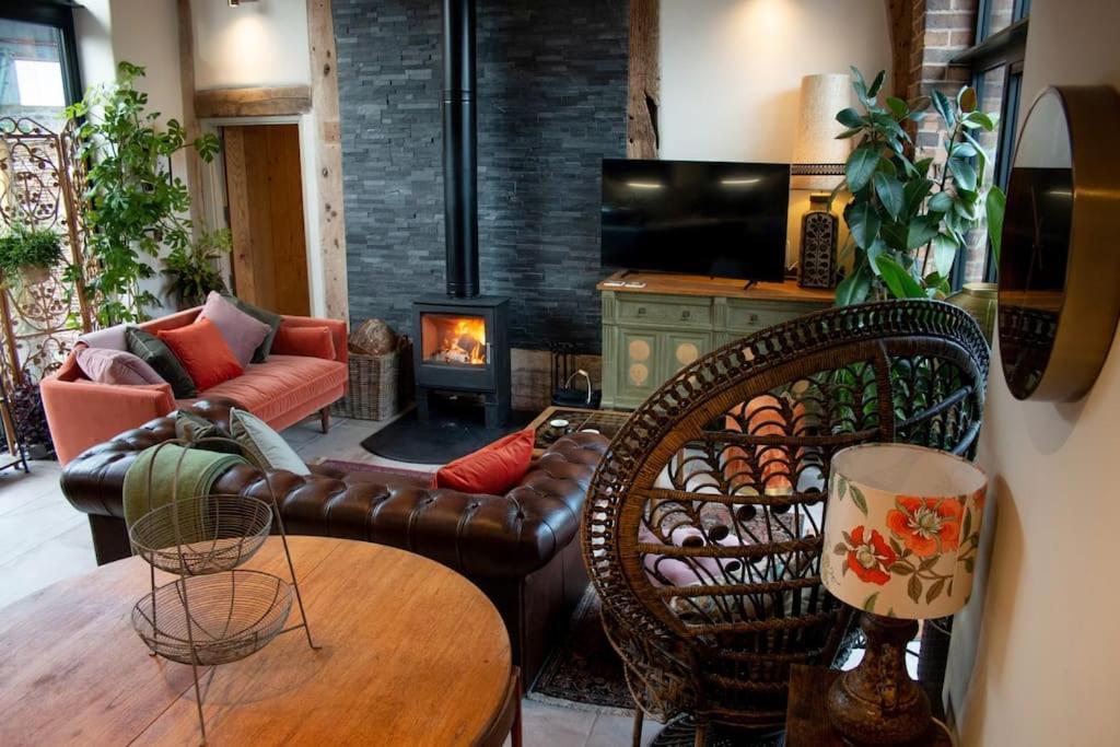The Cart House - Beautiful Contemporary Barn - Hot Tub Apartment บริดจ์นอร์ท ภายนอก รูปภาพ